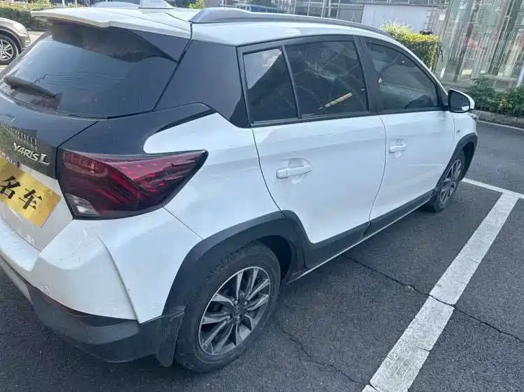 Toyota Yaris L 2023 — фото 2