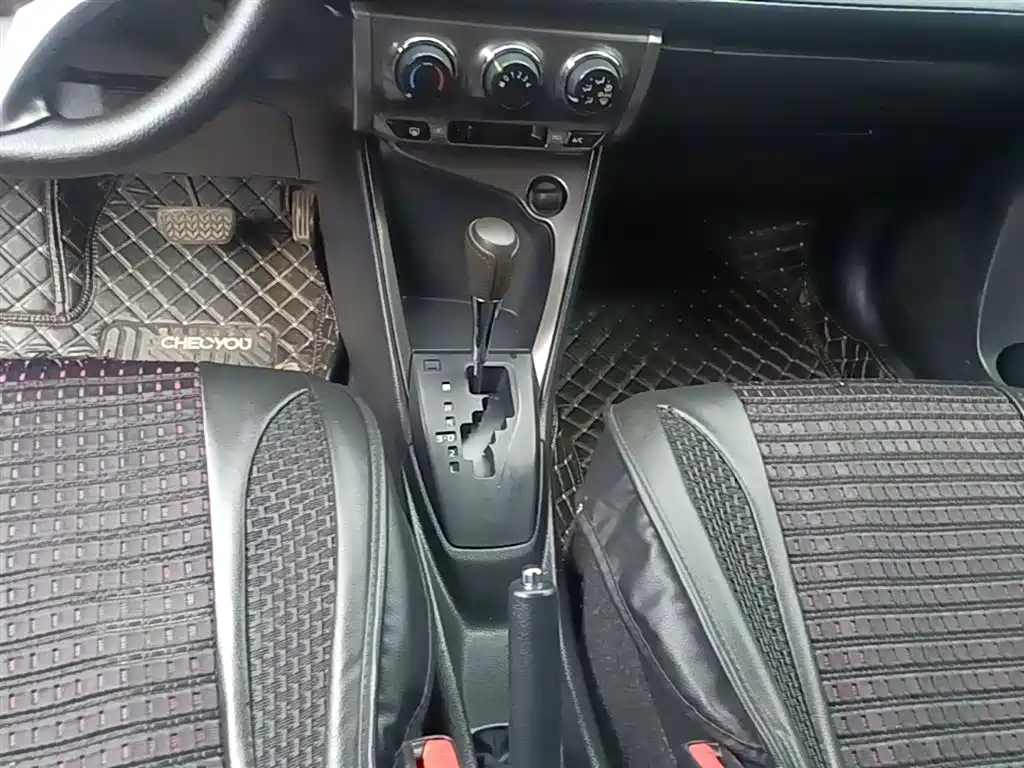 Toyota Yaris L 2015 — фото 14