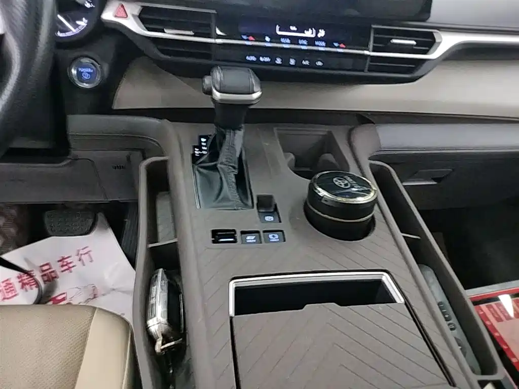 Toyota Sienna 2023 — фото 14
