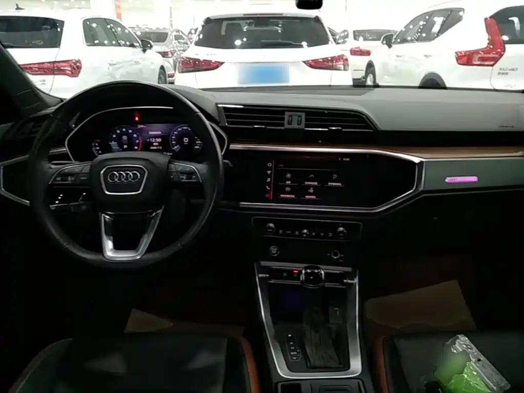 Audi Q3 2020 — фото 10