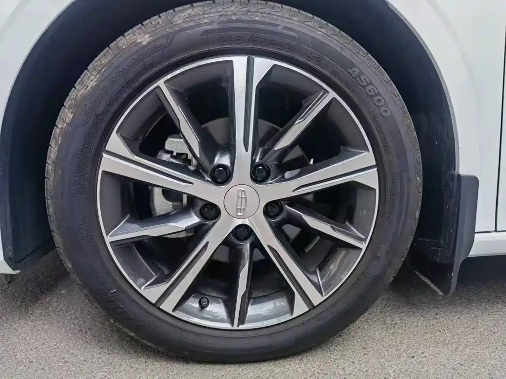 Geely Emgrand 2022