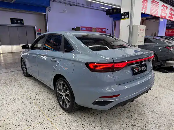 Geely Emgrand 2023