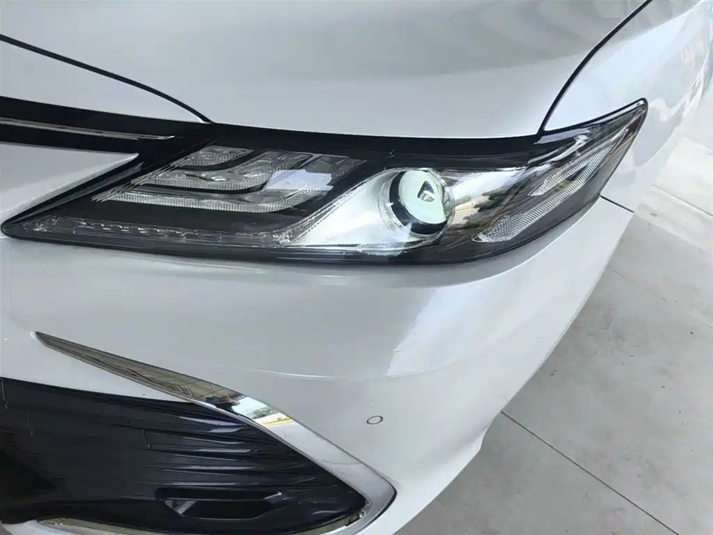 Toyota Camry 2022 — фото 24