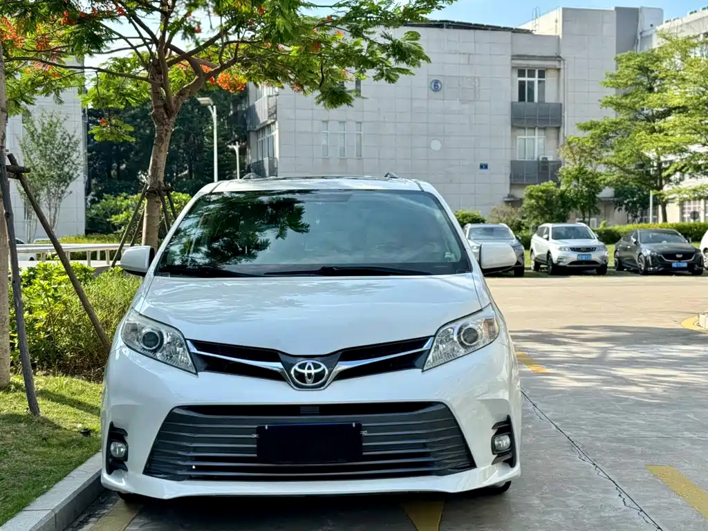 Toyota Sienna 2020 — фото 2