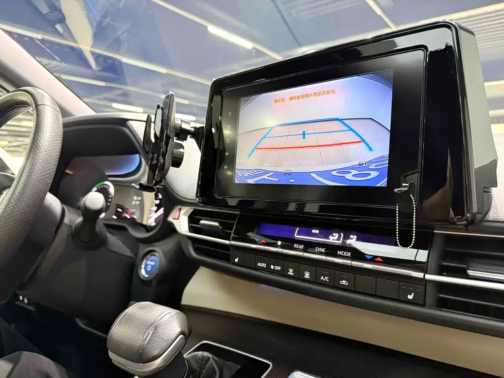 Toyota Sienna 2023 — фото 10