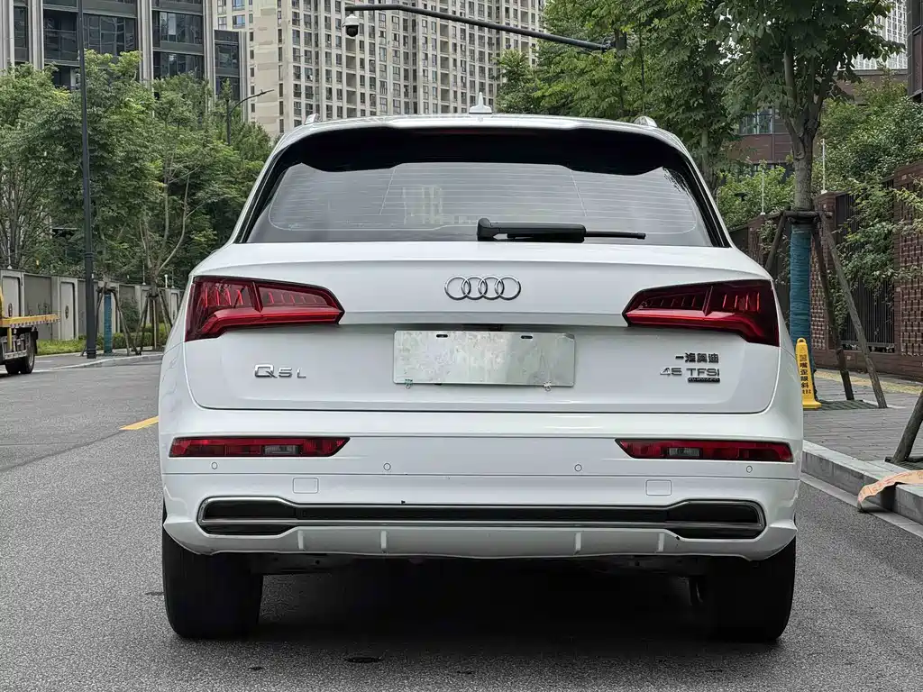 Audi Q5L 2019 — фото 16