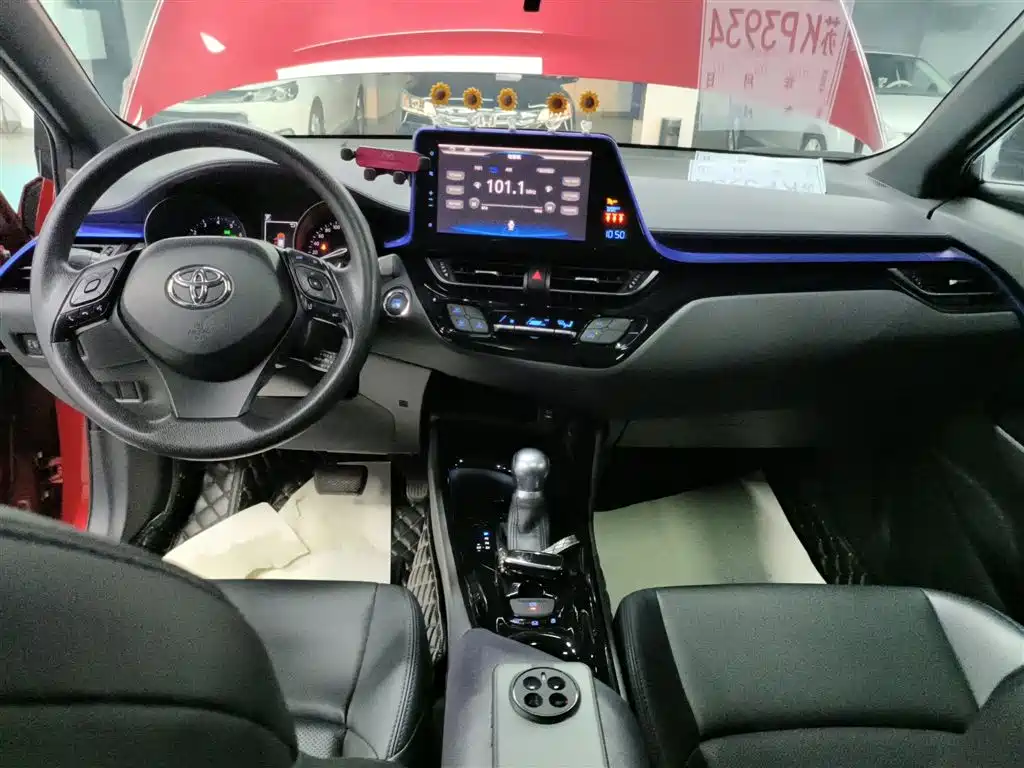 Toyota C-HR 2020 — фото 13
