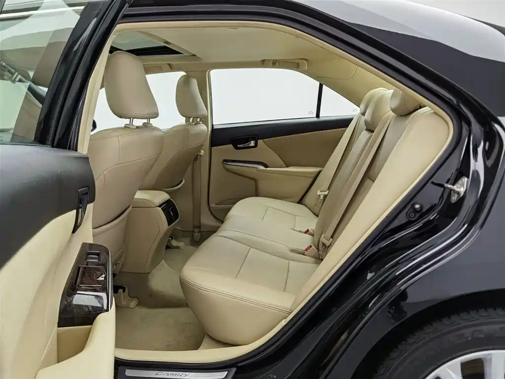 Toyota Camry 2015 — фото 15