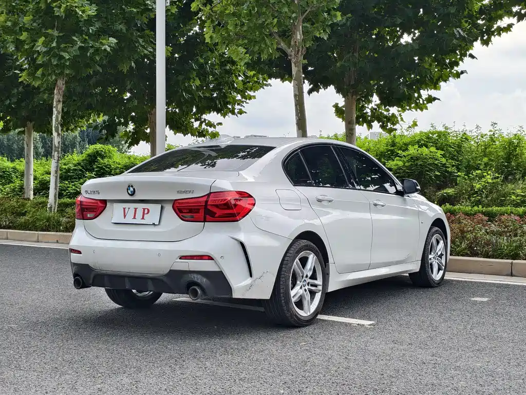 BMW 1 Series 2022 — фото 9