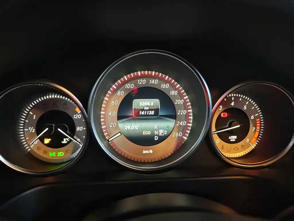 Mercedes-Benz E-Class 2015 — фото 12