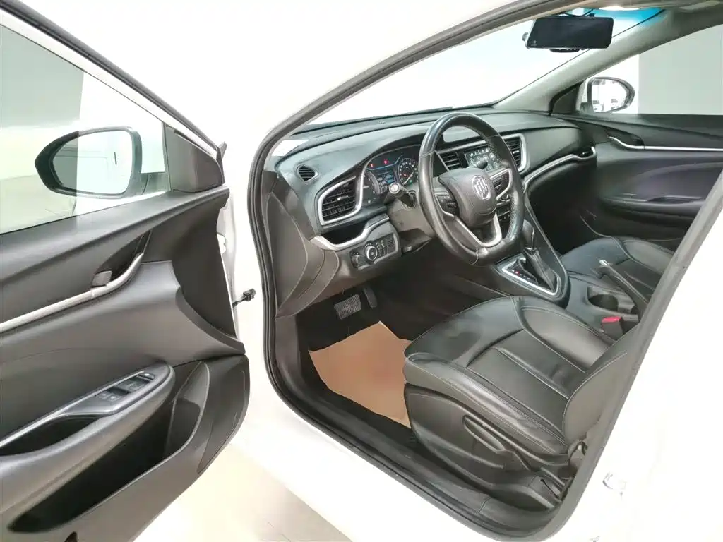 Buick Excelle 2019 — фото 12