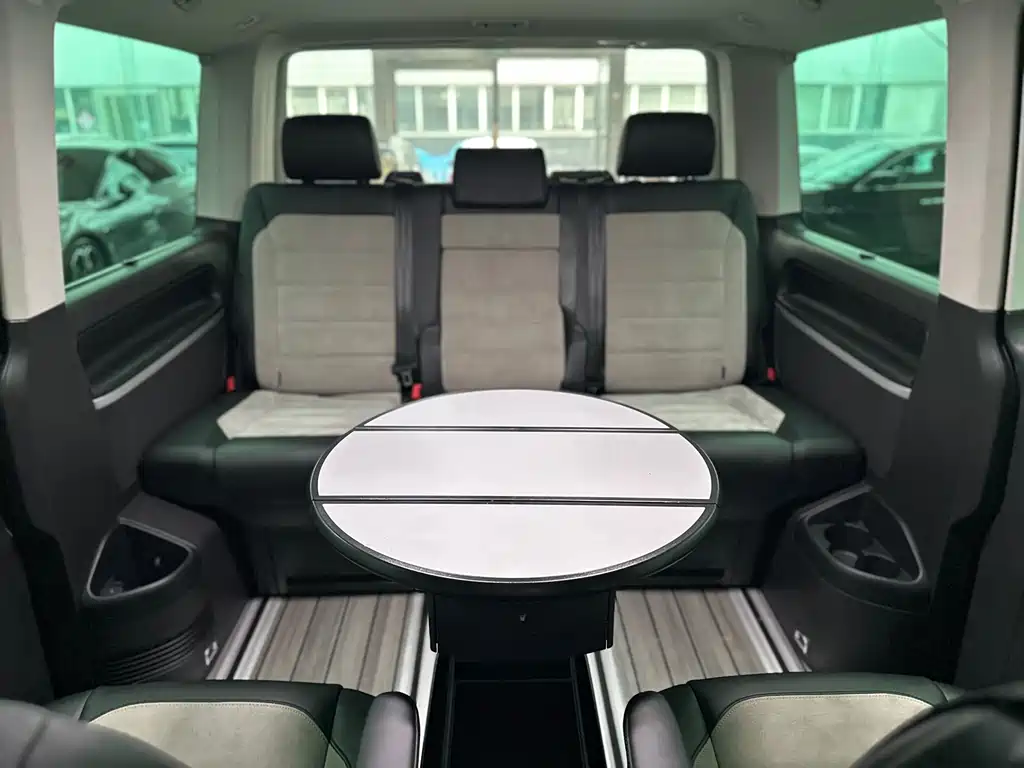 Volkswagen Multivan 2018 — фото 43