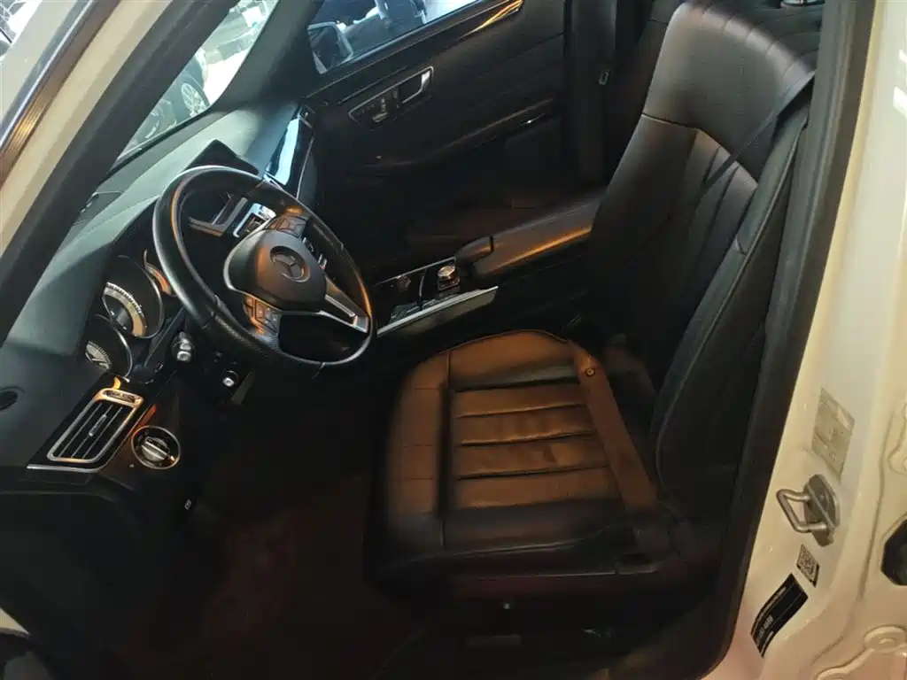 Mercedes-Benz E-Class 2015 — фото 15