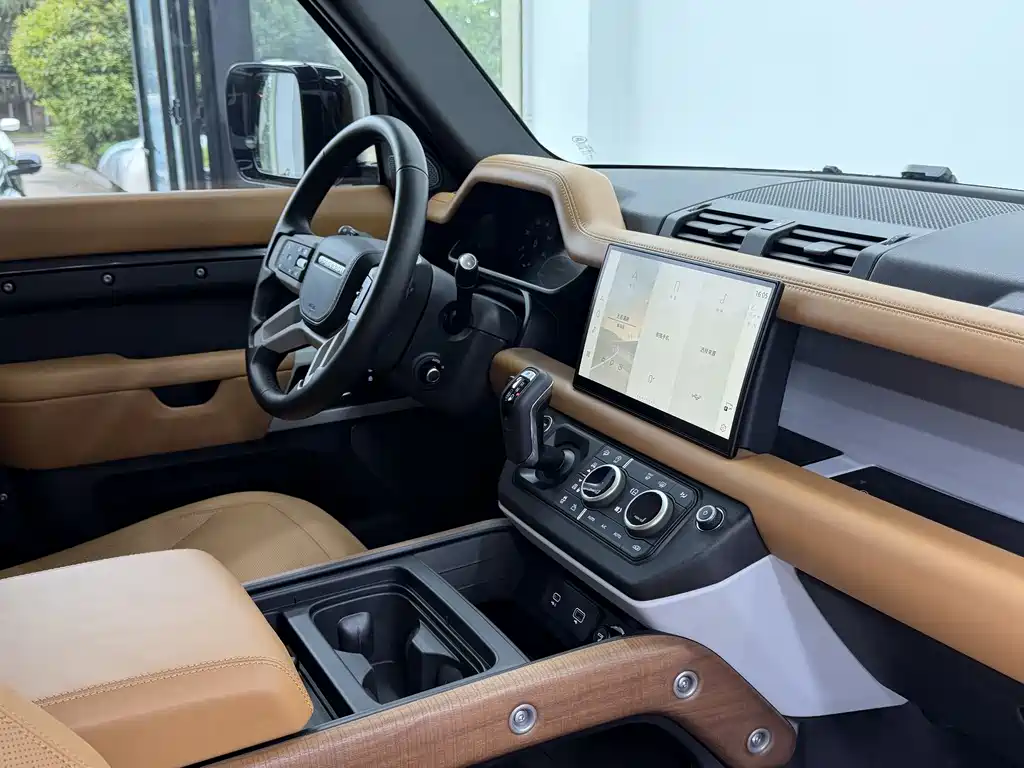 Land Rover Defender 2024 — фото 10
