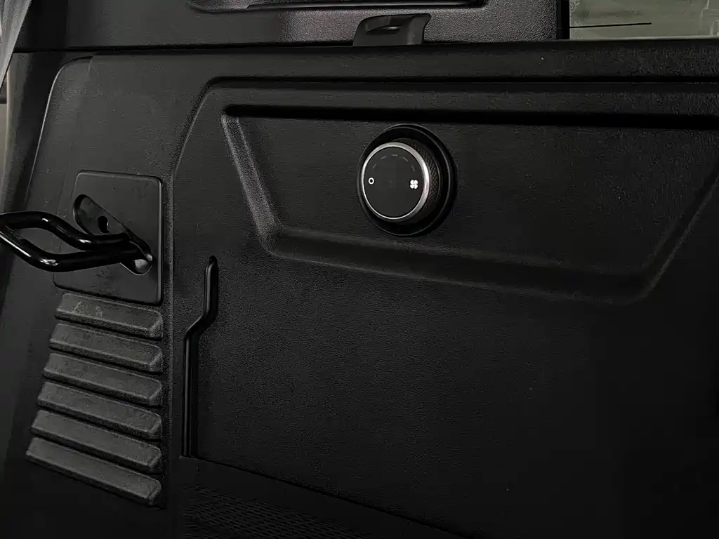 Land Rover Defender 2022 — фото 19