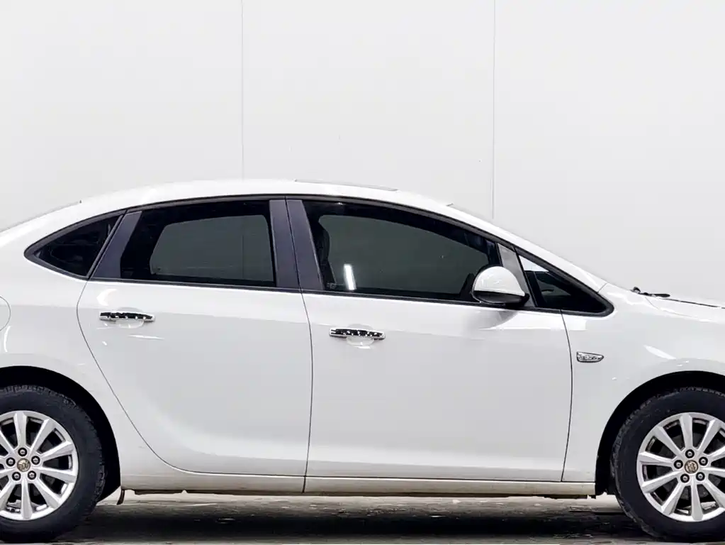 Buick Excelle 2014 — фото 8