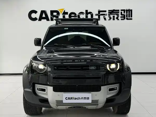 Land Rover Defender 2024