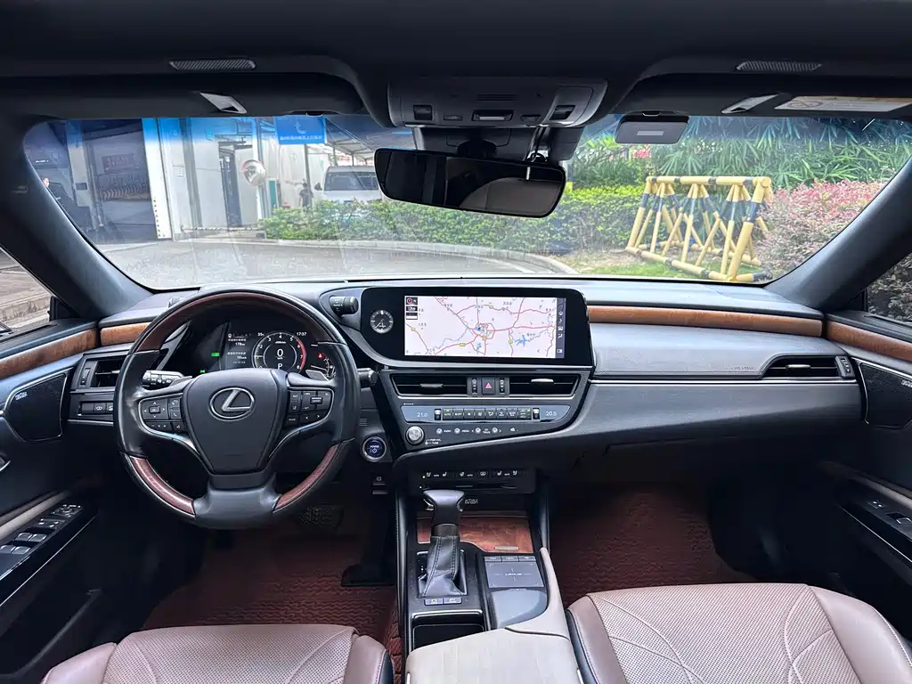 Lexus ES 2021 — фото 15