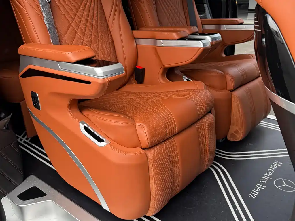 Mercedes-Benz V-Class 2020 — фото 11