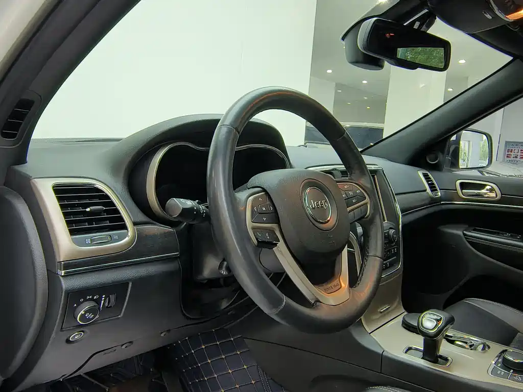 Jeep Grand Cherokee 2016 — фото 14