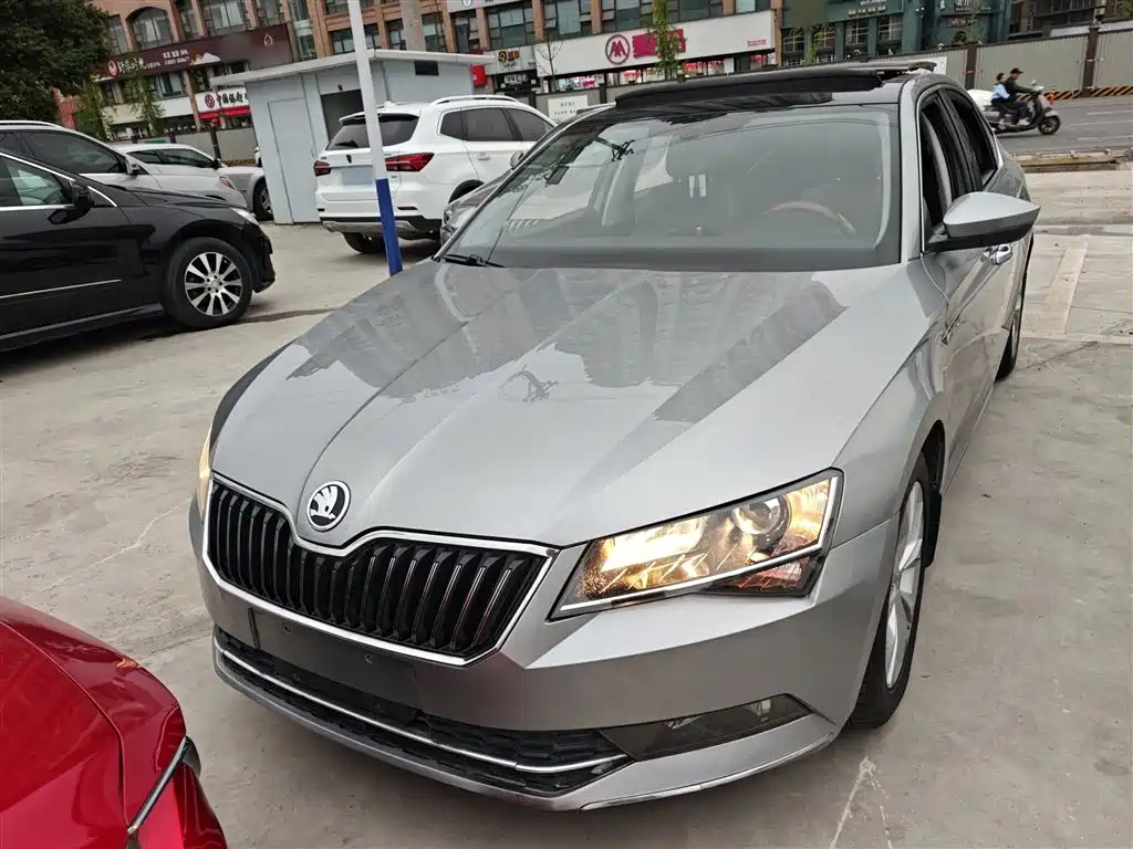 Skoda Superb 2019 — фото 3