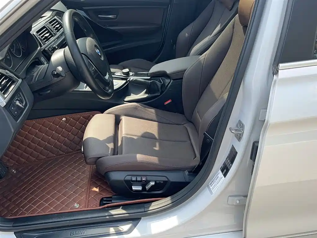 BMW 3 Series 2017 — фото 14
