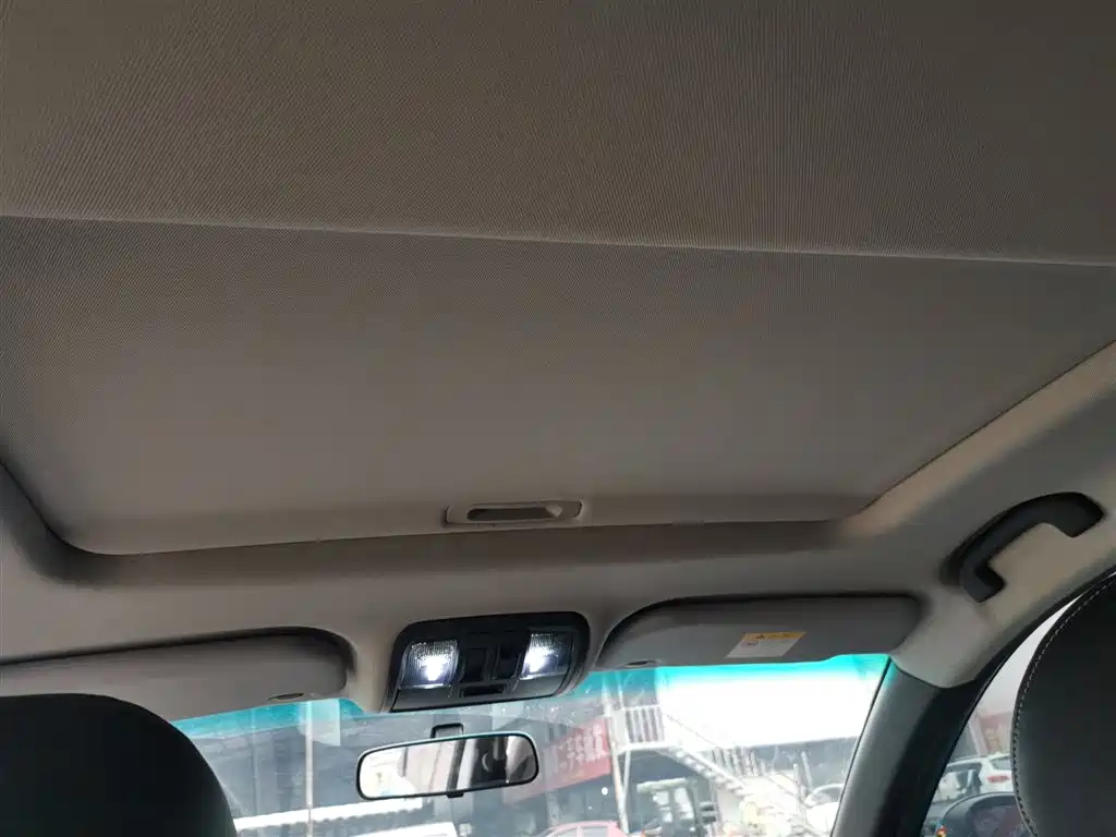 Luxgen U6 2016 — фото 18