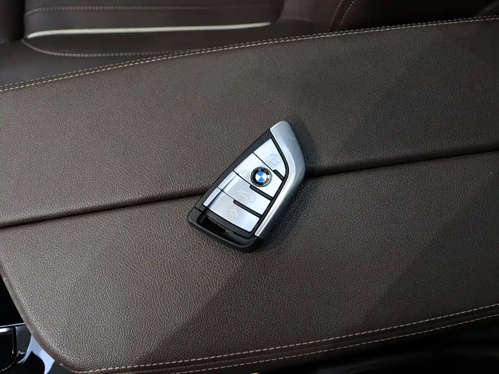 BMW 5 Series 2021 — фото 11