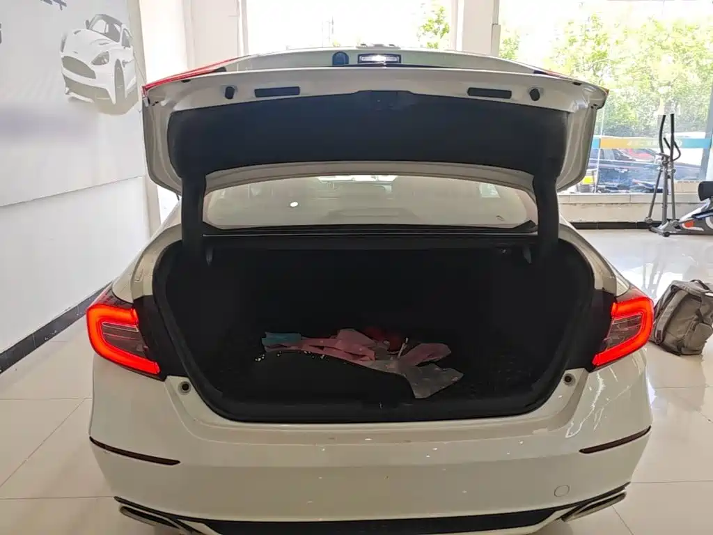 Honda Accord 2022 — фото 15