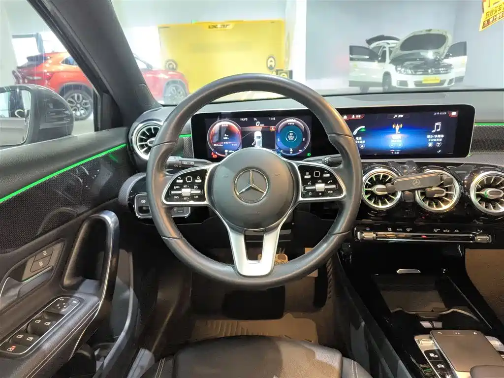 Mercedes-Benz A-Class 2020 — фото 7