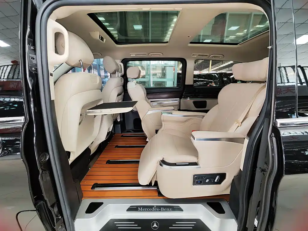 Mercedes-Benz V-Class 2021 — фото 11