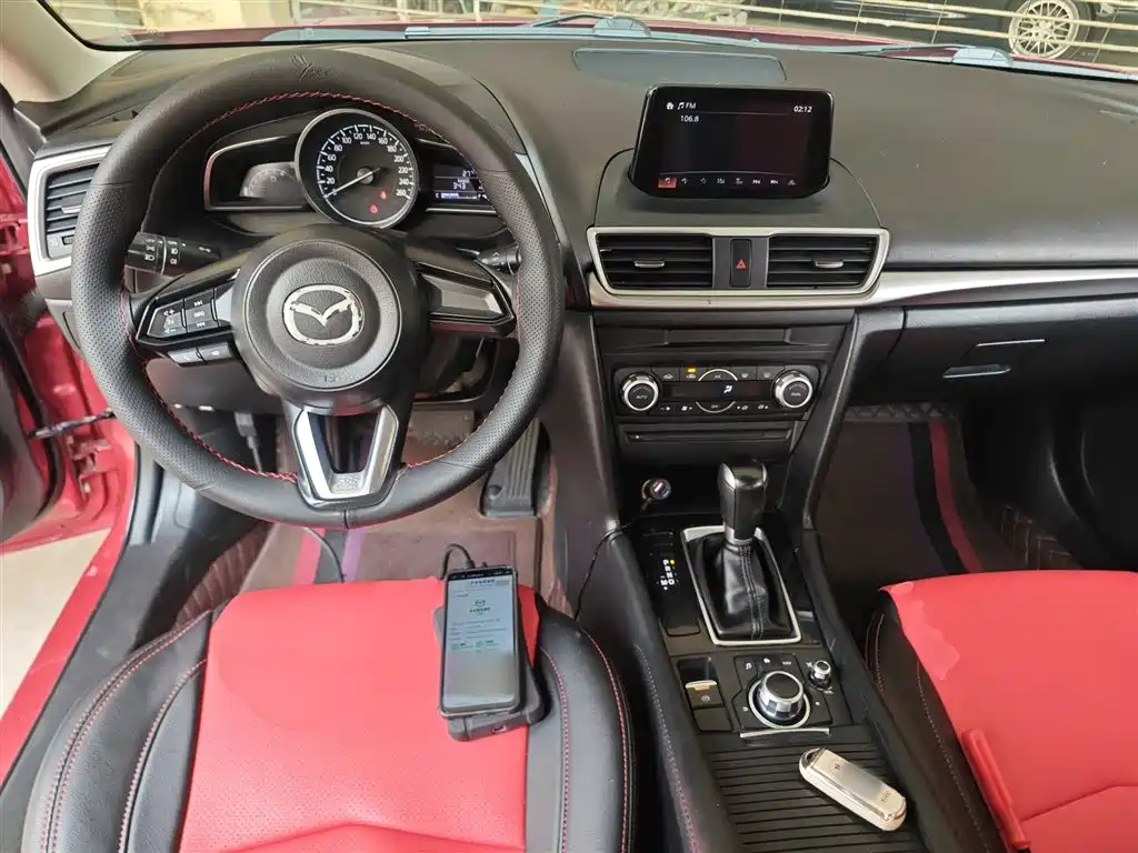 Mazda 3 Axela 2017 — фото 10