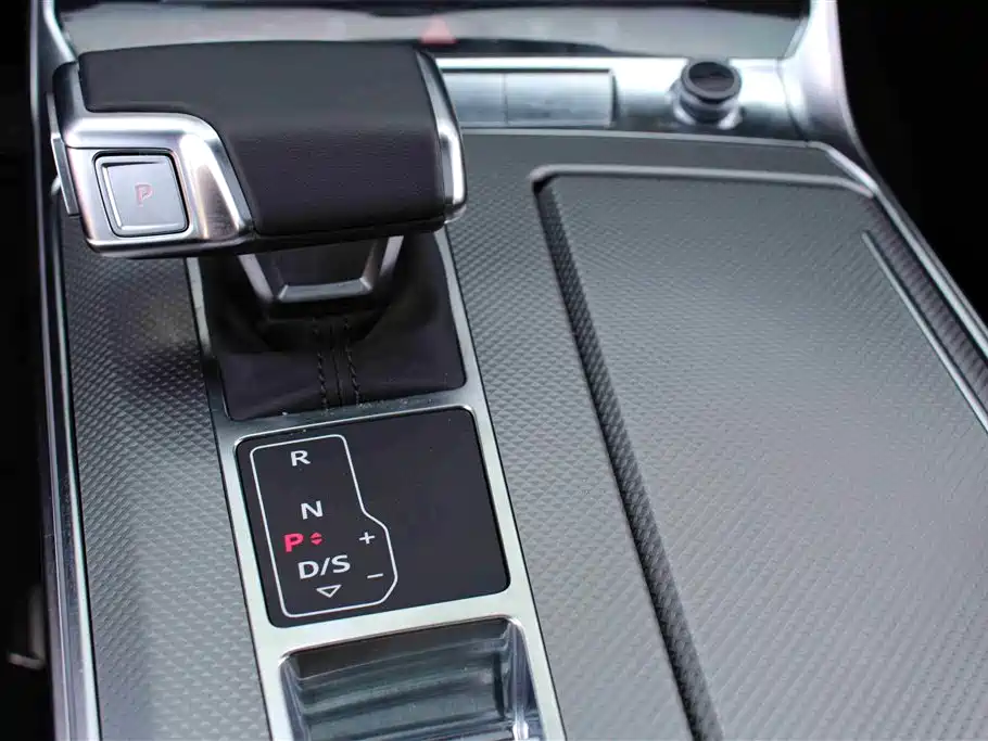 Audi A6L 2024 — фото 15