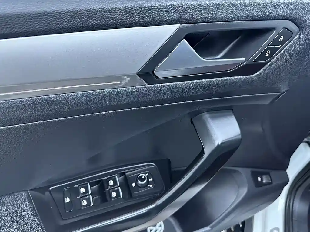 Volkswagen T-Roc 2022 — фото 11