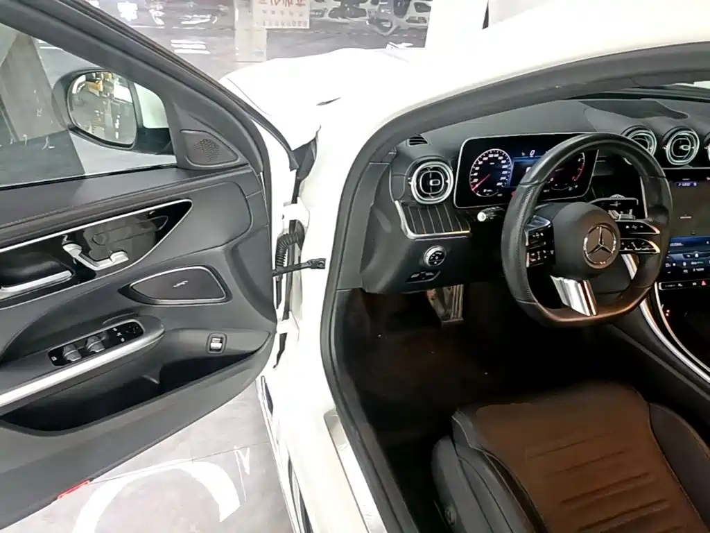 Mercedes-Benz C-Class 2022 — фото 16