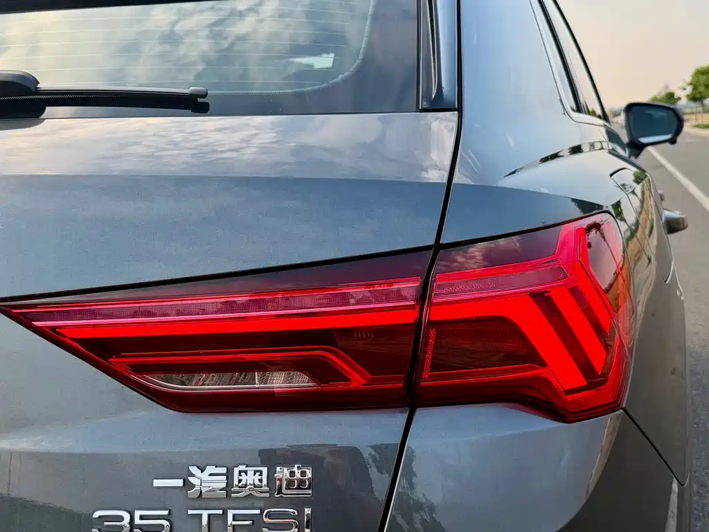 Audi Q3 2023 — фото 14