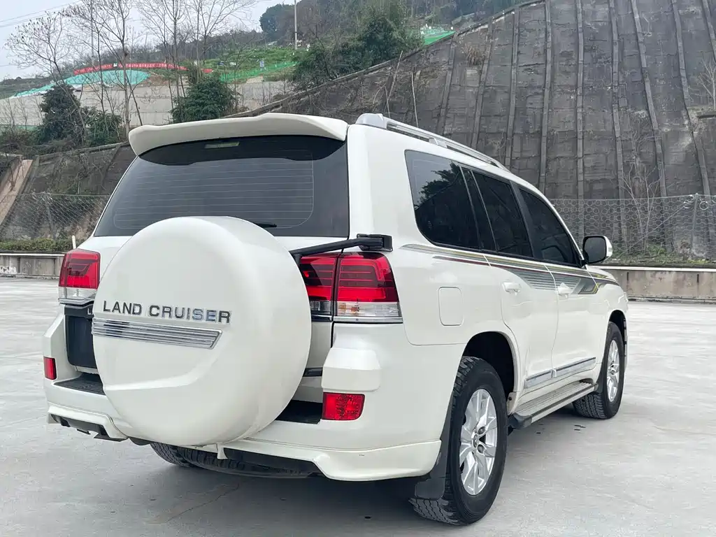 Toyota Land Cruiser 2020 — фото 7