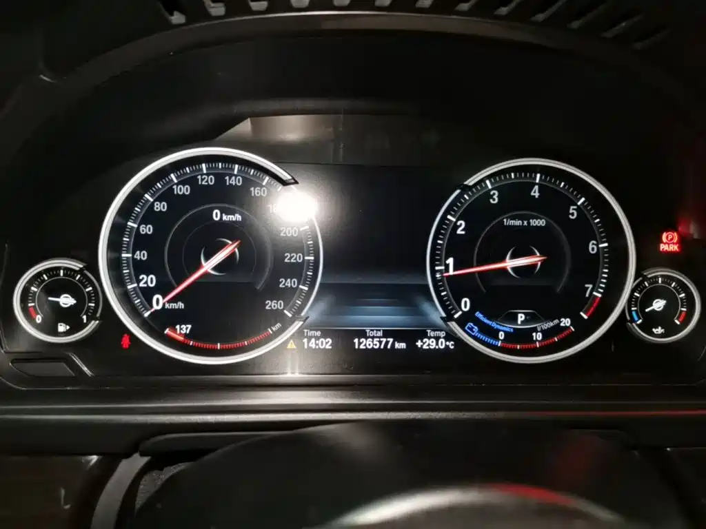 BMW 5 Series 2016 — фото 12