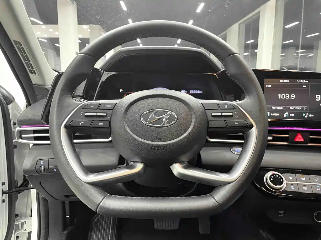 Hyundai Elantra 2023 — фото 8