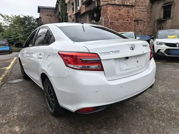 Toyota Yaris L 2022