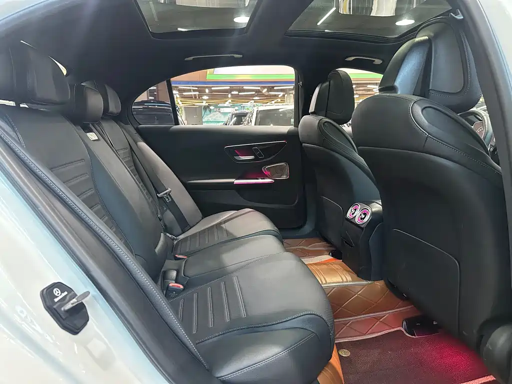 Mercedes-Benz C-Class 2023 — фото 18