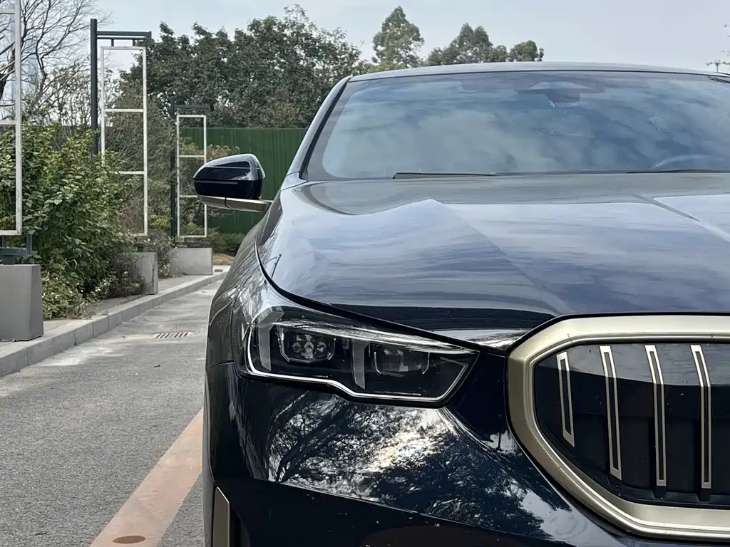 BMW 5 Series 2025 — фото 29