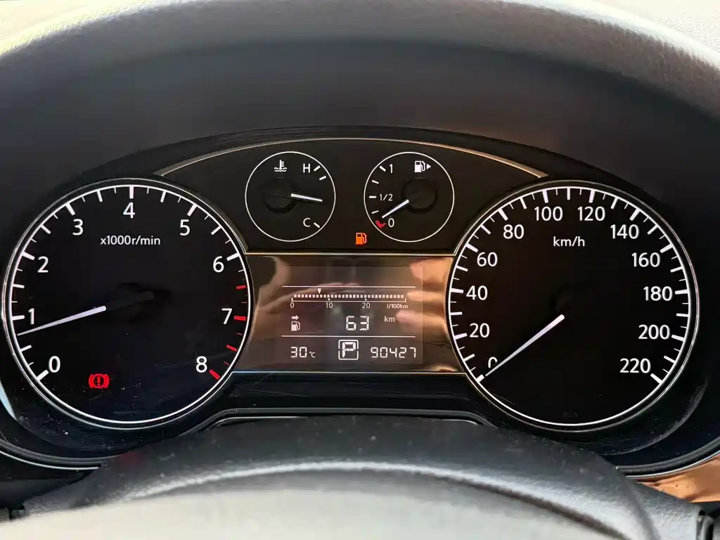 Nissan Tiida 2015 — фото 8
