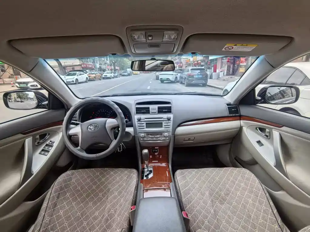 Toyota Camry 2015 — фото 7