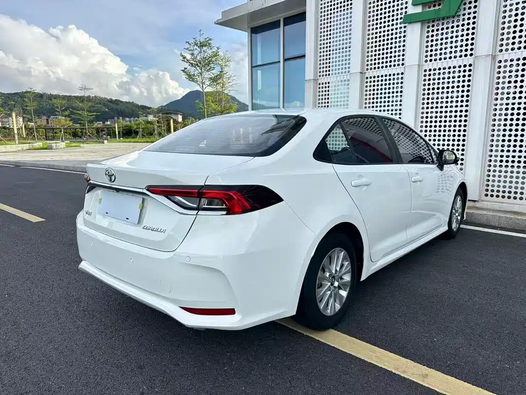 Toyota Corolla 2022 — фото 29