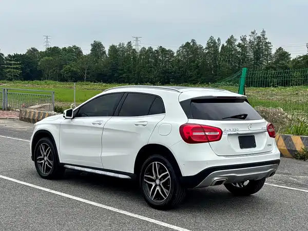 Mercedes-Benz GLA 2015