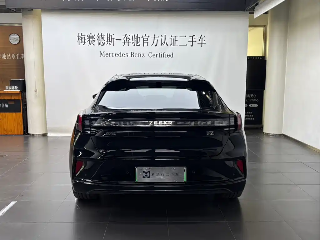 Zeekr 001 2025