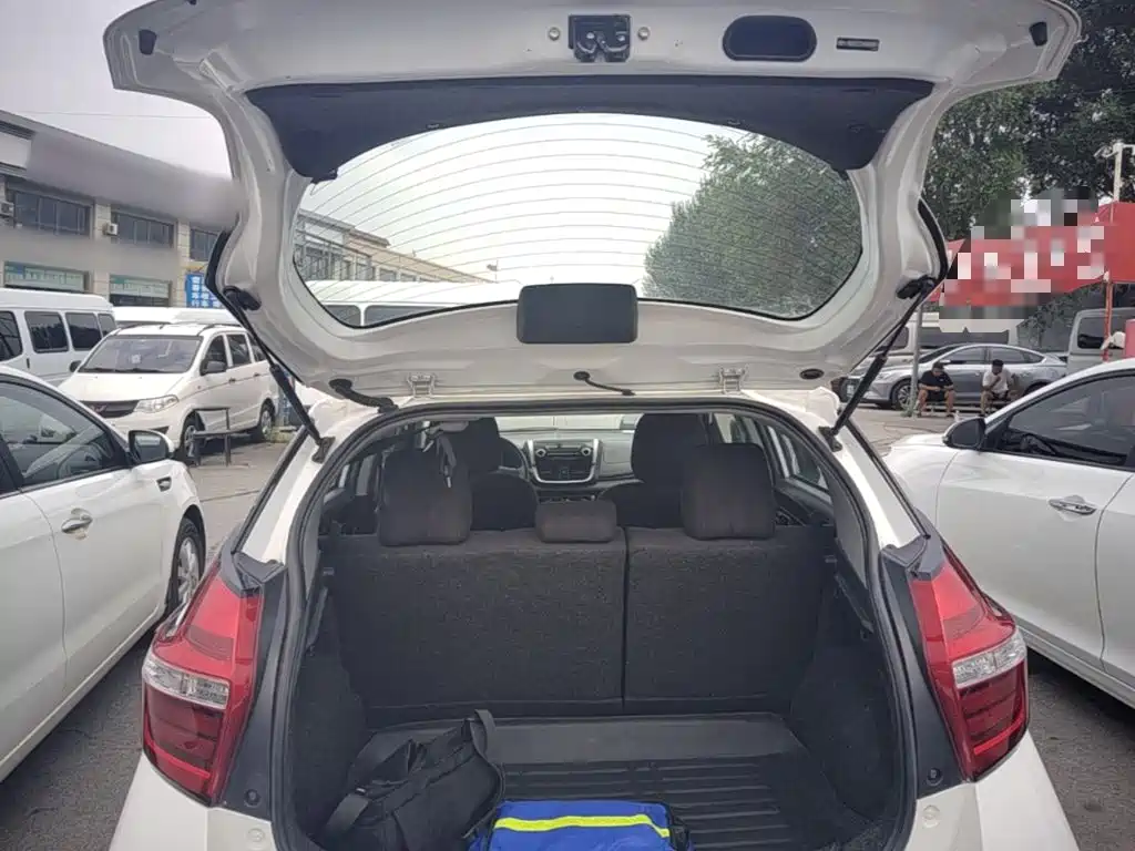 Toyota Yaris L 2017 — фото 19