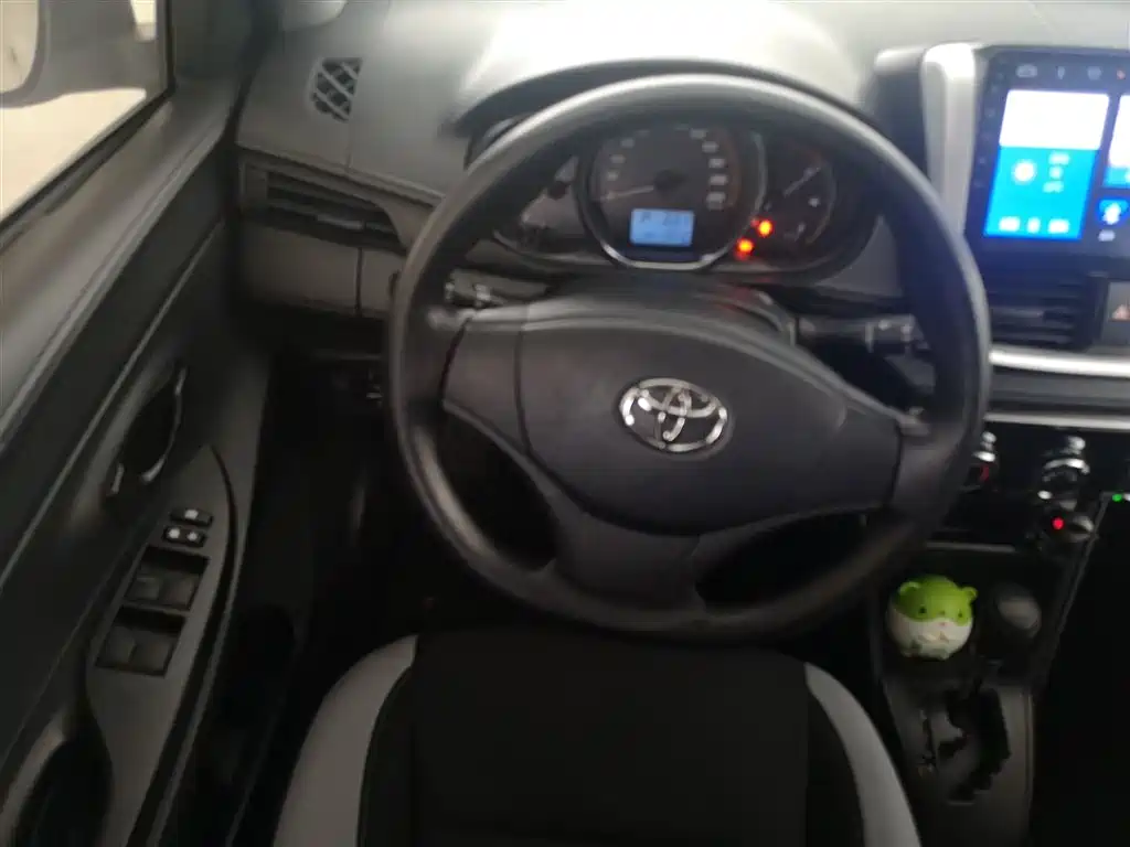 Toyota Yaris L 2020 — фото 7