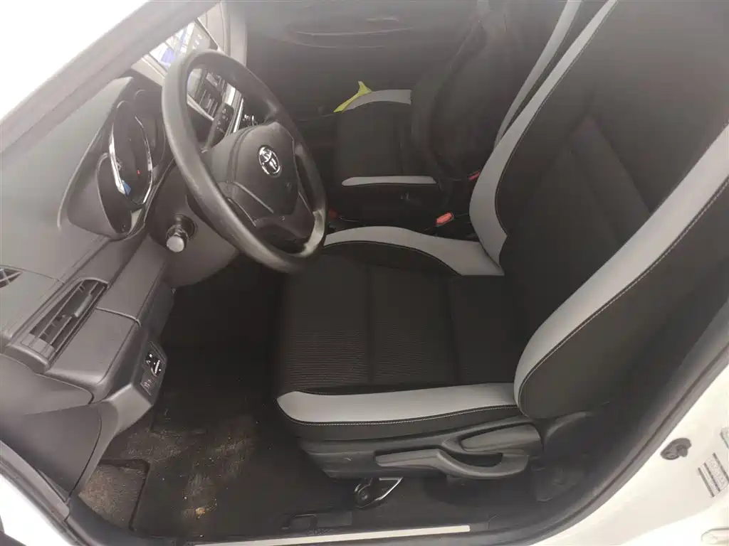 Toyota Yaris L 2020 — фото 11